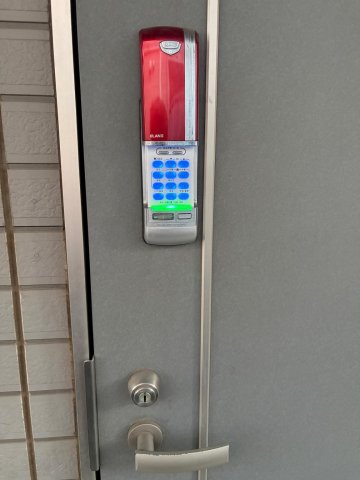 ファミール久我山B2号室 安全安心な電子キーとのダブルロック☆