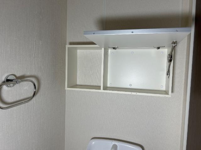 キャメロット八王子205号室 トイレ上収納