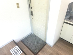 セフィール程久保105号室 玄関