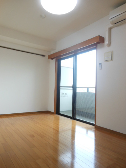 ガラ・シティ駒沢大学 洋室