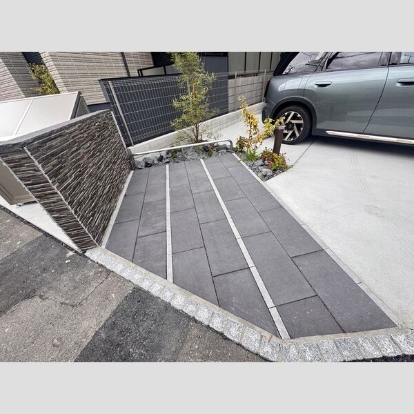 グリシーナ鵠沼石上 駐車場とバイク置き場