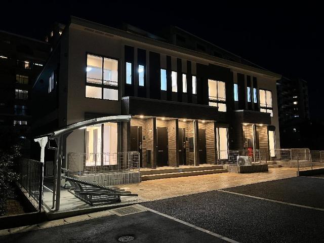 セピアローズ 外観写真（夜）