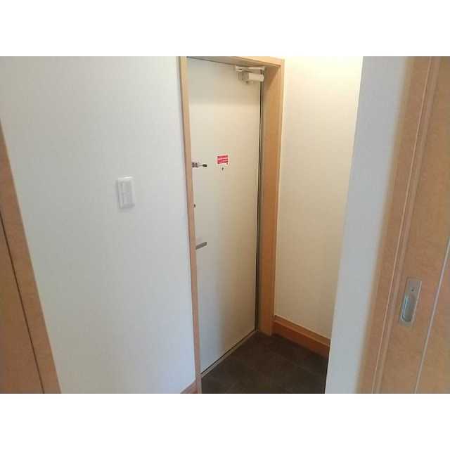 オリーブ上砂町303号室 玄関