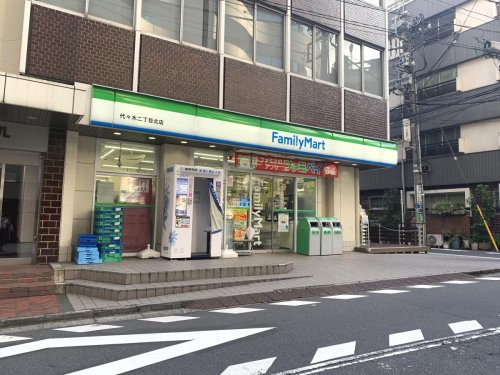 セブンスターハイツ代々木2階 【コンビニエンスストア】ファミリーマート 代々木二丁目北店まで499ｍ