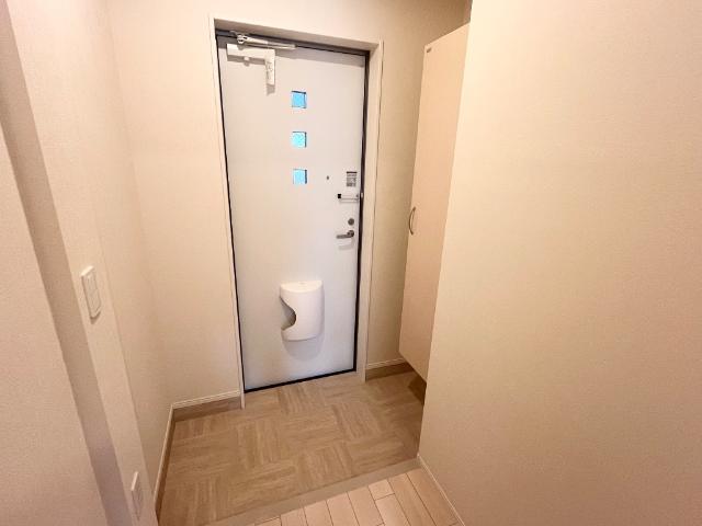 ｃａｓａ　ｓｅｒｅｎａ（カーサ　セレーナ）102号室 玄関