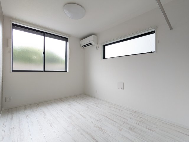 エスビーメゾン南鳩ヶ谷0101号室 リビング