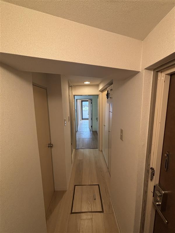 ホームズ駒沢1E号室 玄関