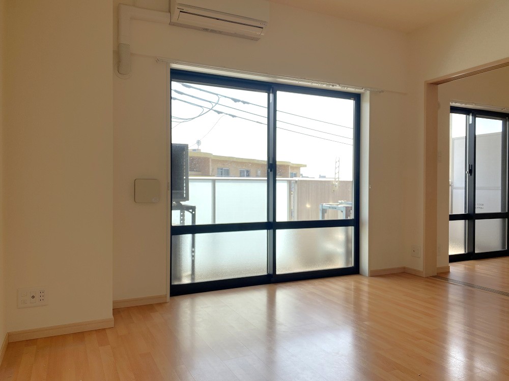 Ａｒｔ　Ｇａｒｄｅｎ　ＹＯＫＯＨＡＭＡ0203号室 リビング