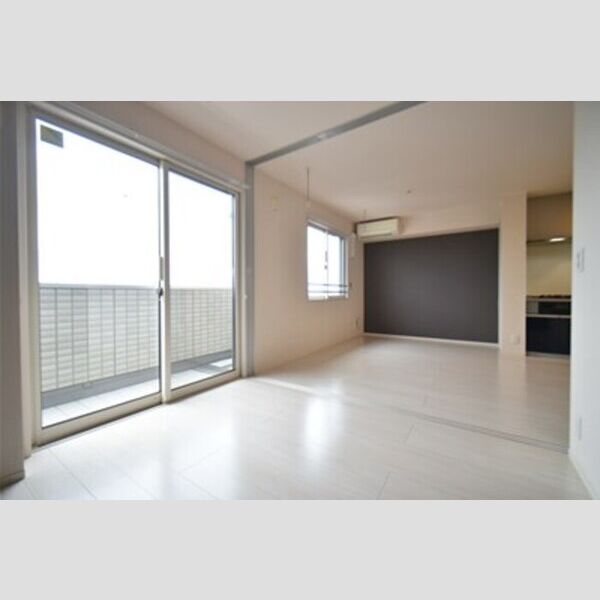 サンライズ302号室 居室とリビングダイニング