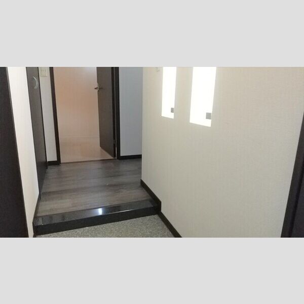 ロイヤルKJ1403号室 玄関