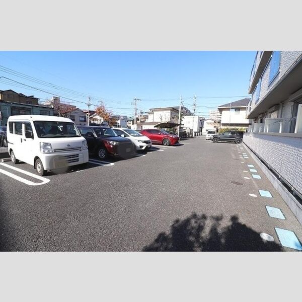ペルルバント301号室 駐車場