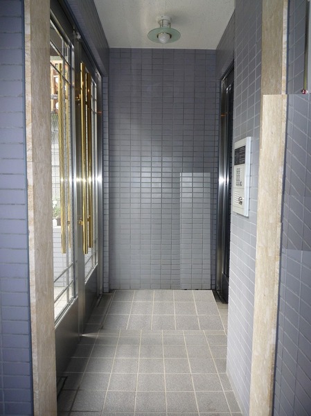 ドルチェ府中402号室 エントランス