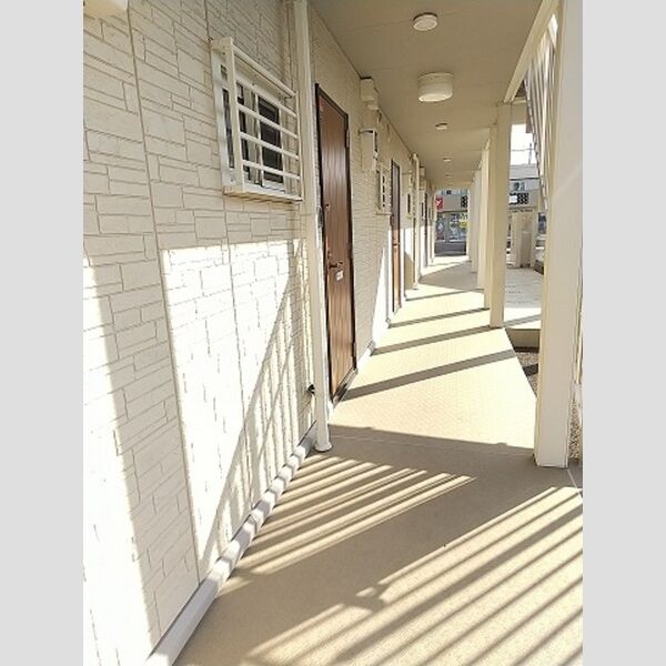 ロイヤルヒルズR107号室 共用廊下