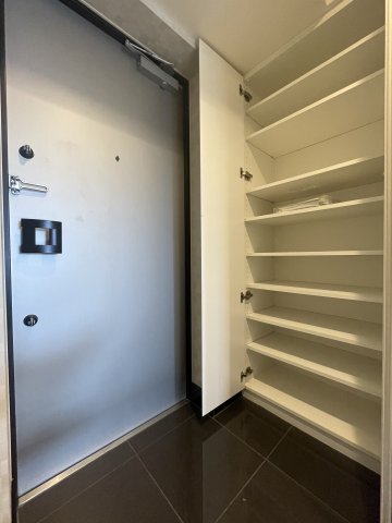 アゼスト堀切菖蒲園Ⅱ410号室 収納