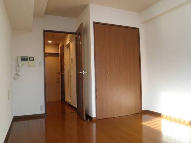 ガラ・シティ田町9階 明るい洋室です