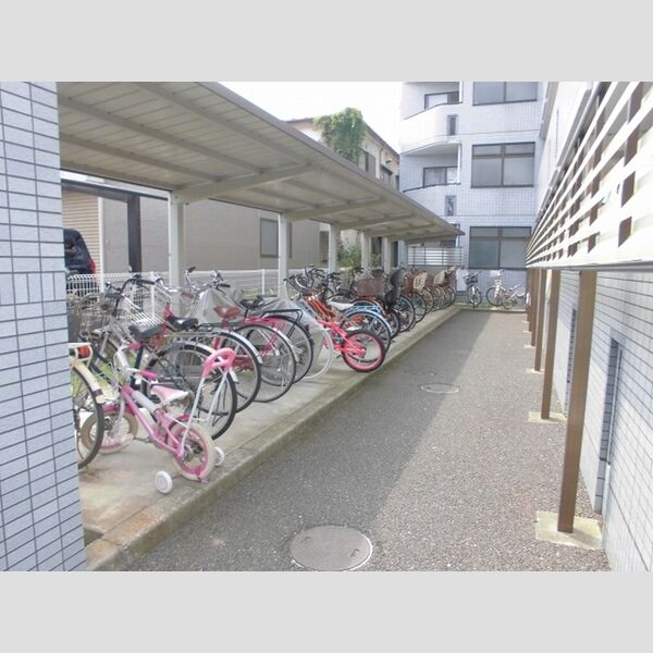 デルフィ壱番館 駐輪場