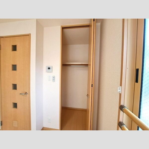 クレスト西戸部201号室 クローゼット