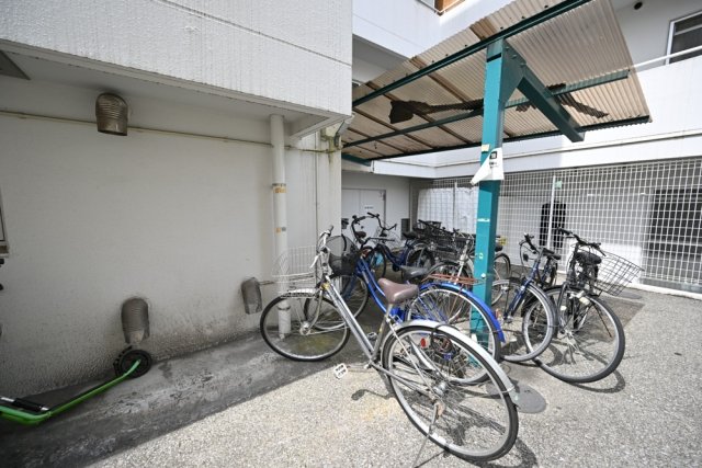 メゾン池袋1階 駐輪場