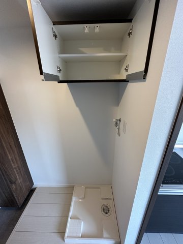 BAYS金沢八景302号室 室内洗濯機置場の上には棚があります！