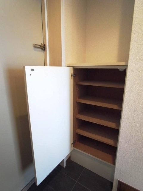 グリフィン横浜7階 靴入