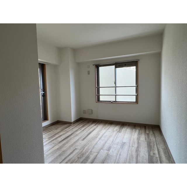 プレシャス　イースト 内観