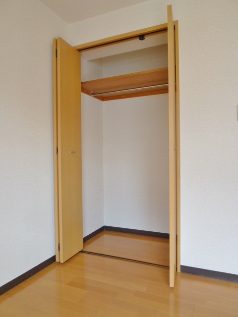 ジャスパー田無0202号室 奥行きがあるクローゼット