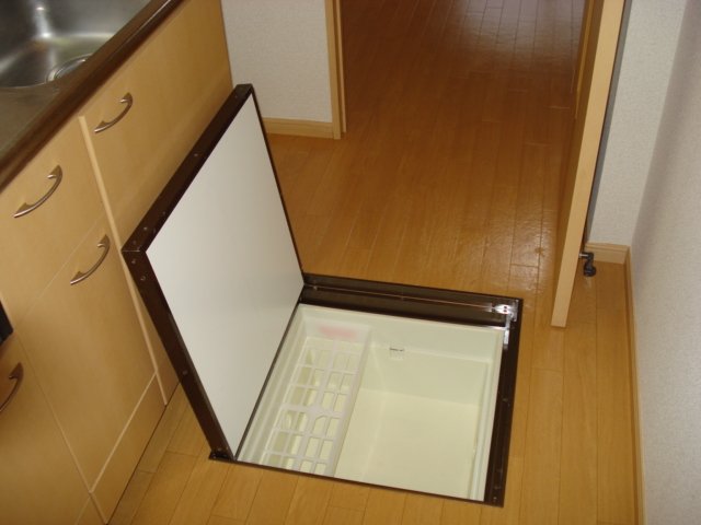 ハイツコスモス106号室 床下収納
