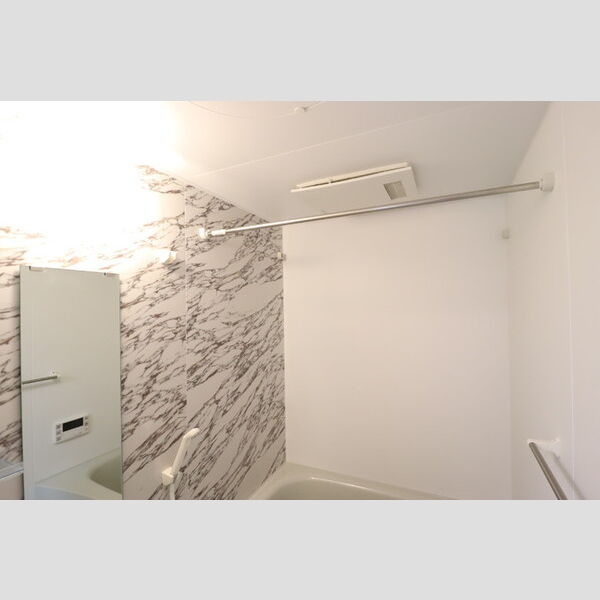 イルミネイト302号室 バス