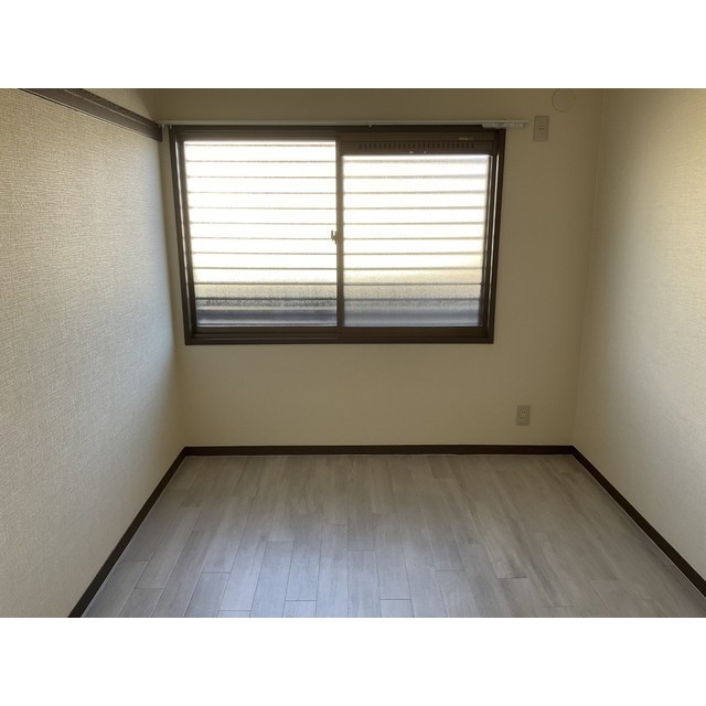 グランデュール瀬戸岡202号室 内観