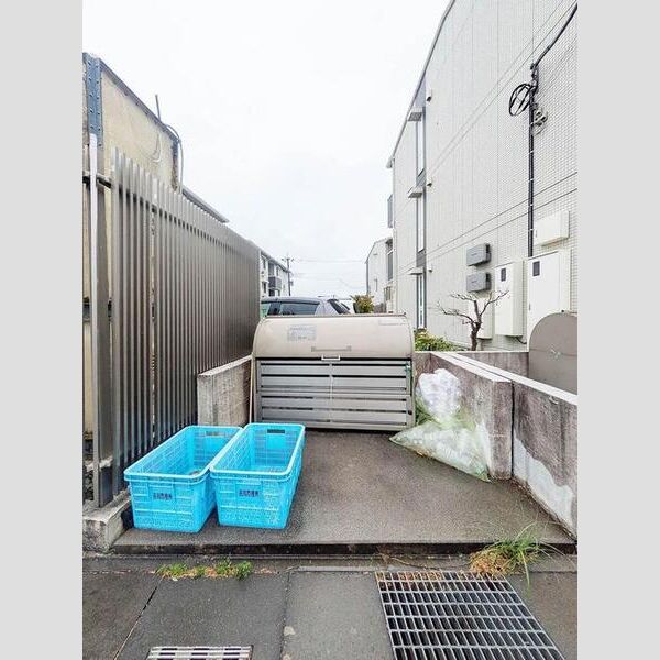 ヘリオス吉川美南　ポセイドン301号室 ゴミステーション