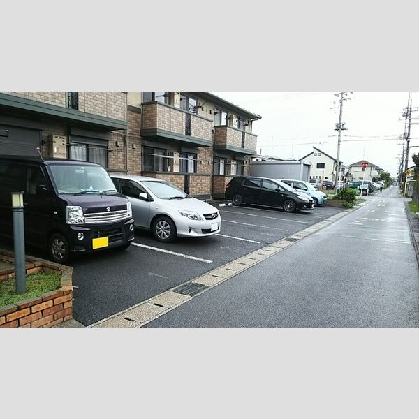 アークパレス201号室 駐車場
