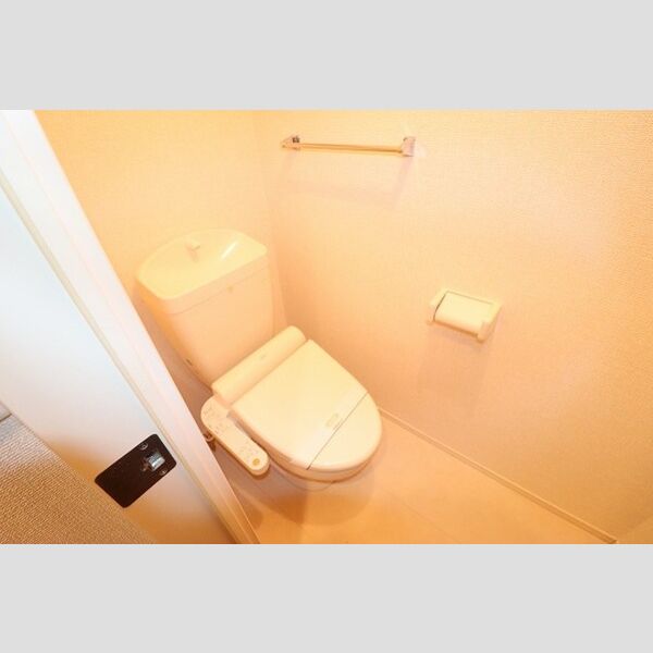 ヴィアノ　Ⅲ棟 トイレ　温水洗浄暖房便座