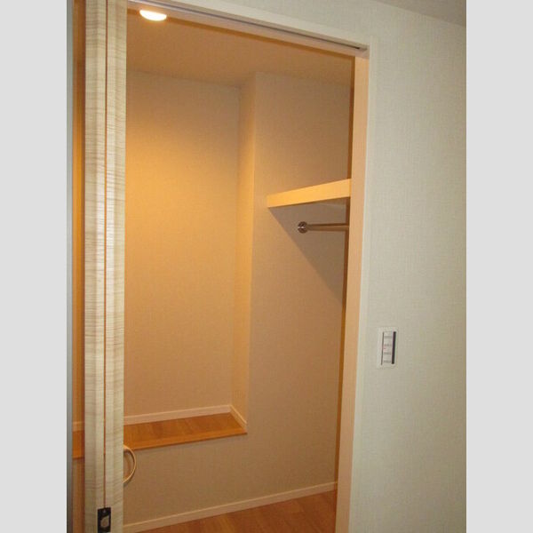 IS(イズ)703号室 ウォークインクローゼット