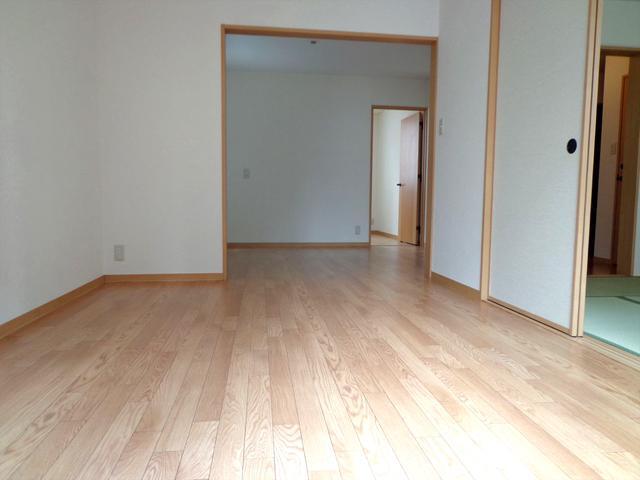 ガーデンハイム1階 内観