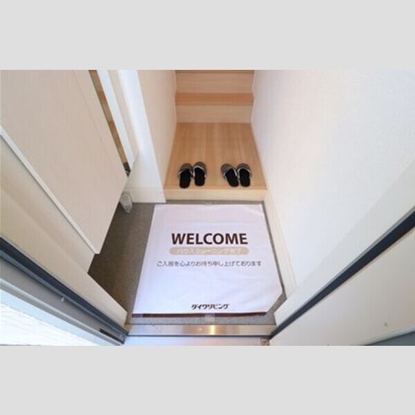 ストラール　C 玄関