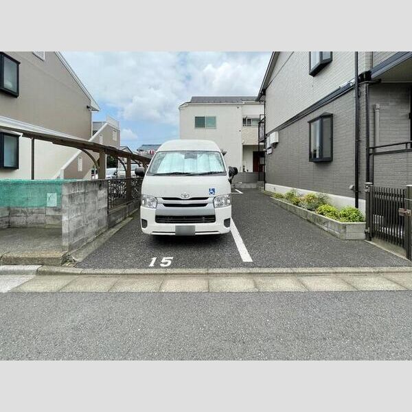 レーベンハイム105号室 駐車場