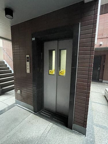 シャリエ練馬北町1階 エレベーター