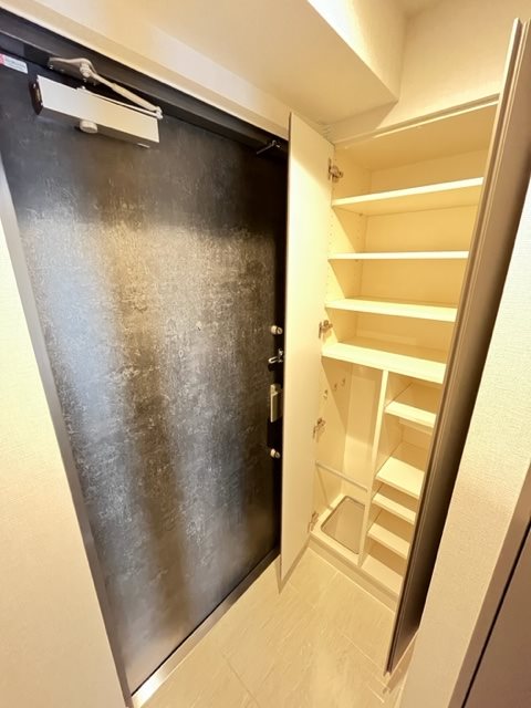 ドゥーエ日暮里8階 収納