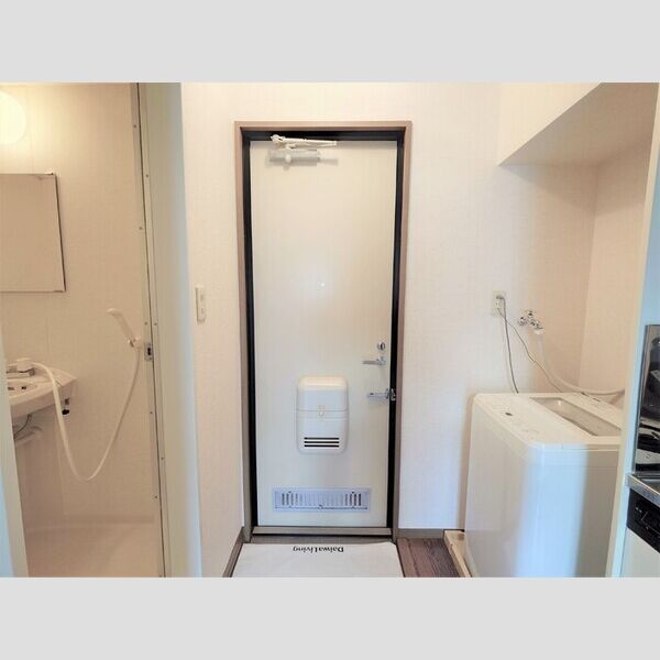 ジュネス国立 玄関