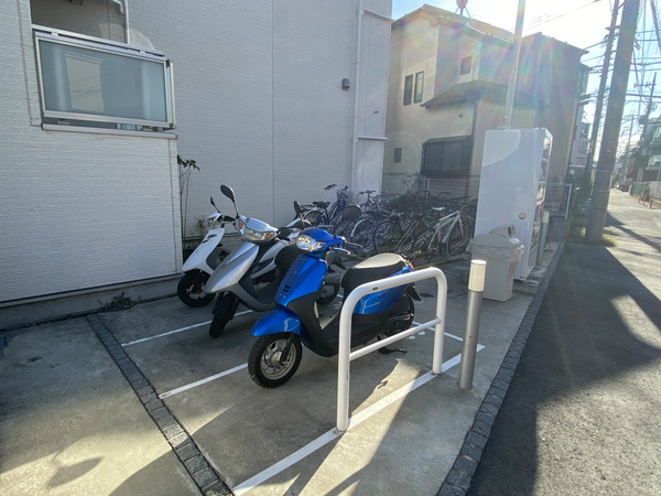 リブリ・溝の口Ⅰ 駐車場