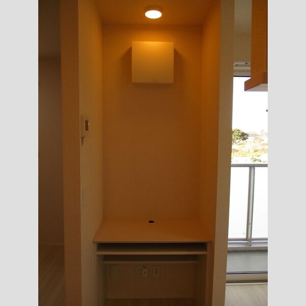 パークサイド新検見201号室 ワークデスク