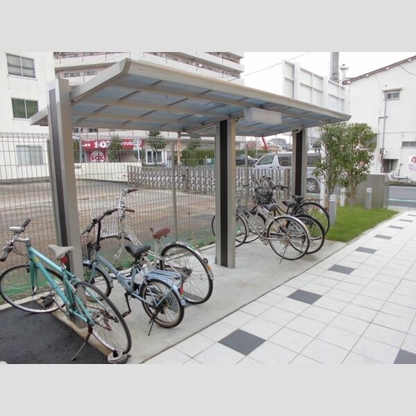 エスト四つ木 駐輪場