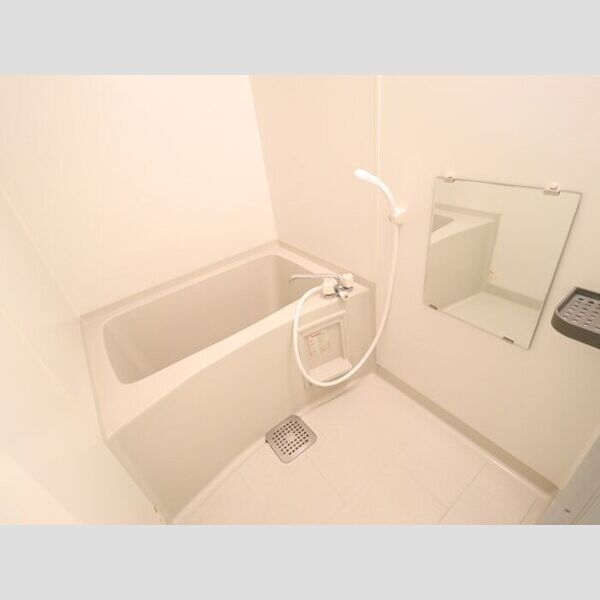 ヴィラ・グランメール108号室 浴室