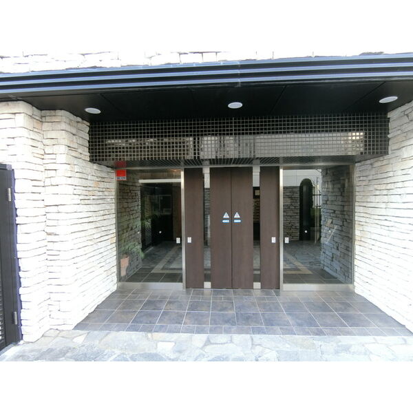 グローベル新大久保マスターズゲート エントランス