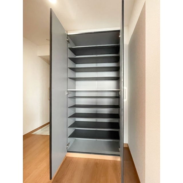 アーバハイツ六町環七北通り0606号室 靴箱