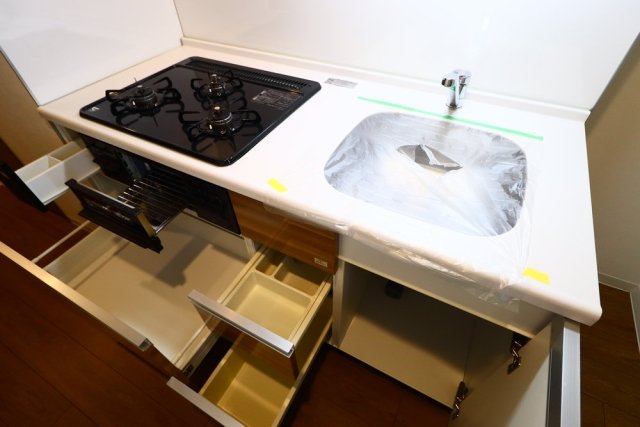 ＡＬＩＶＩＯ西落合 システムキッチン(3口ガス・グリル付)