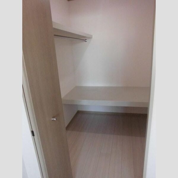 アンフェリュールHIDE ウォークインクローゼット