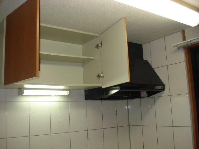 花町コマ303号室 吊戸棚