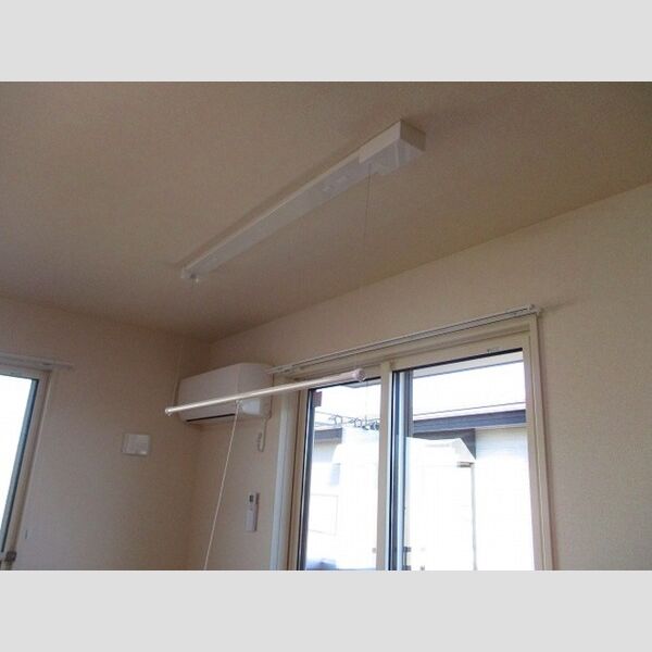 メゾンたくみ301号室 室内物干し