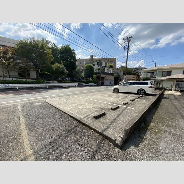 ファミールコート 駐車場